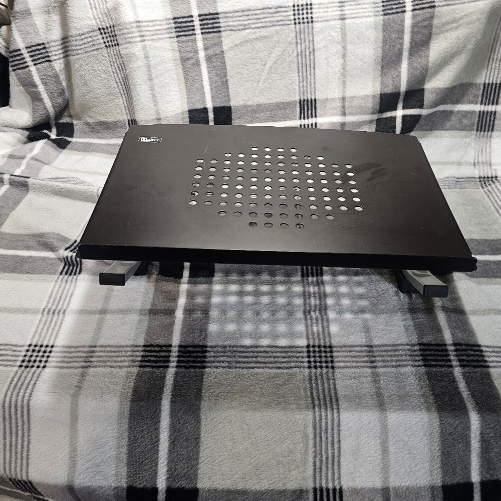 EUC - Halter Table - Picture 5 of 14